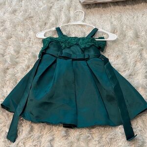 Elegant Green Dress with Lace Detail